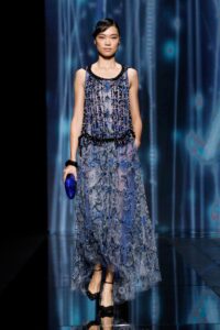 Pasteluri şi texturi diafane în noua colecţie Armani