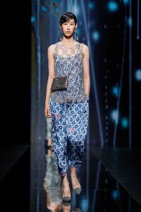 Pasteluri şi texturi diafane în noua colecţie Armani