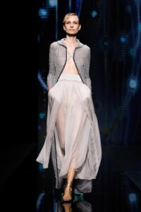 Pasteluri şi texturi diafane în noua colecţie Armani
