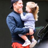 Bradley Cooper se ocupă de educația fiicei lui, acasă