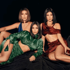 Surorile Kardashian lansează un set de parfumuri