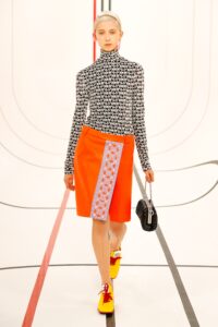 Fata lui Kate Moss şi-a făcut debutul pe catwalk-ul Miu Miu