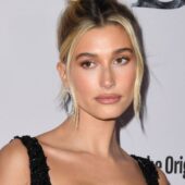 Hailey Bieber dezvăluie rutina ei de îngrijire a pielii