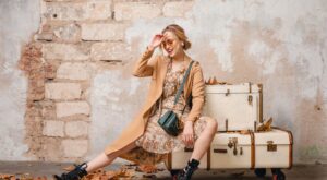 6 moduri cool de a purta rochii cu cizme în această toamnă