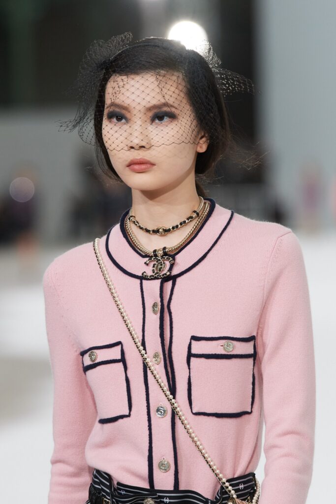Smokey eyes, noul trend al erei măștii de protecție
