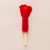 Catalogul Pantone: Period Red, o nouă culoare pentru egalitatea femeilor