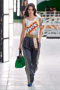 Moda optzecistă reinterpretată de Louis Vuitton