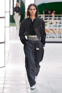 Moda optzecistă reinterpretată de Louis Vuitton