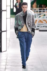 Moda optzecistă reinterpretată de Louis Vuitton