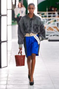 Moda optzecistă reinterpretată de Louis Vuitton