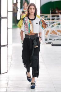 Moda optzecistă reinterpretată de Louis Vuitton