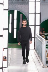 Moda optzecistă reinterpretată de Louis Vuitton