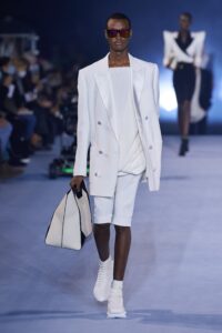 Show psihedelic marca Balmain