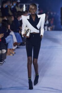 Show psihedelic marca Balmain
