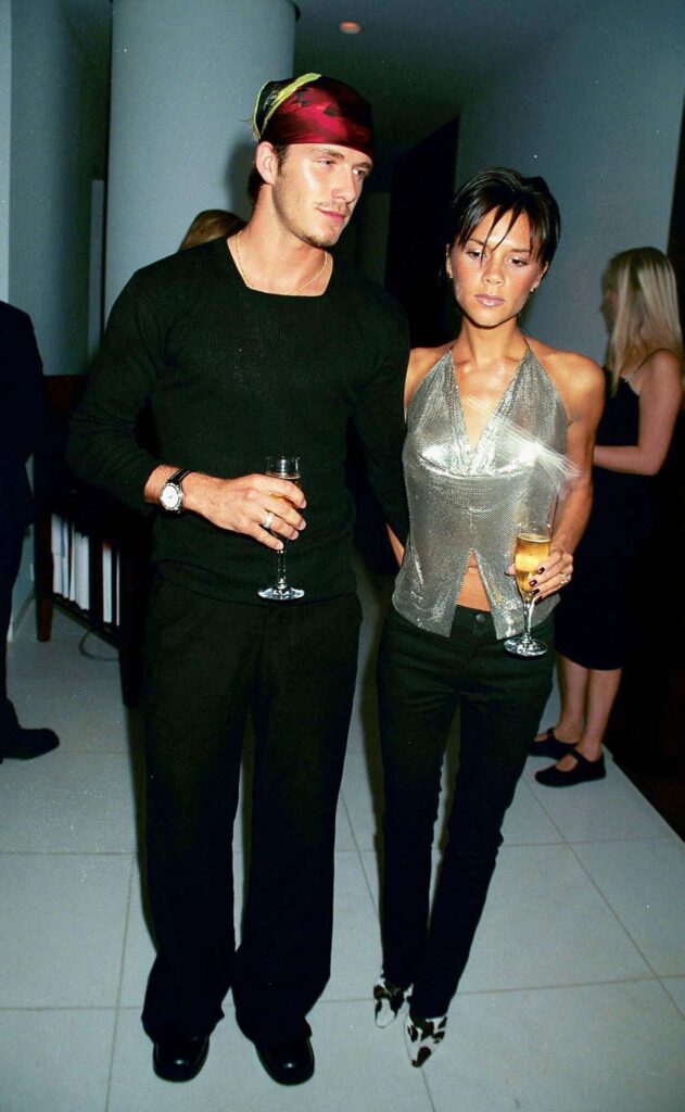 Recreează cele mai bune look-uri minimaliste ale Victoriei Beckham din anii ’90