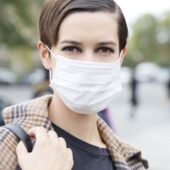 Smokey eyes, noul trend al erei măștii de protecție