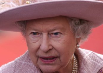 Regalii britanici refuză să urmărească „The Crown”