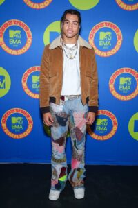 Ținutele de pe covorul roșu – MTV EMA 2020