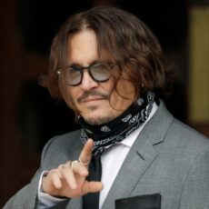 Johnny Depp pierde în faţa lui “The Sun”
