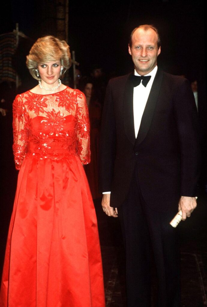 O cronologie a celor mai bune look-uri ale prințesei Diana