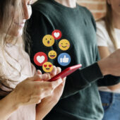 Semne că ești dependentă de social media