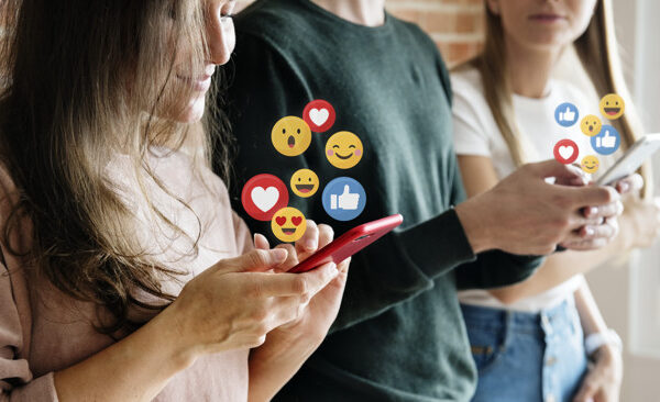 Semne că ești dependentă de social media