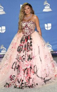Latin Grammy Awards 2020 – Ținutele de pe covorul… gri