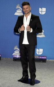 Latin Grammy Awards 2020 – Ținutele de pe covorul… gri