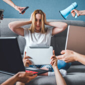 10 moduri de a reduce anxietatea provocată de știri