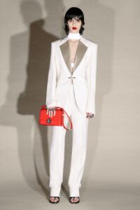 Givenchy, Max Mara și Moschino – colecții pentru toamna viitoare