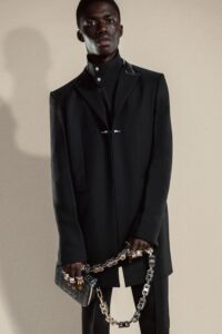 Givenchy, Max Mara și Moschino – colecții pentru toamna viitoare