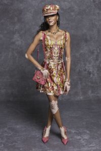Givenchy, Max Mara și Moschino – colecții pentru toamna viitoare