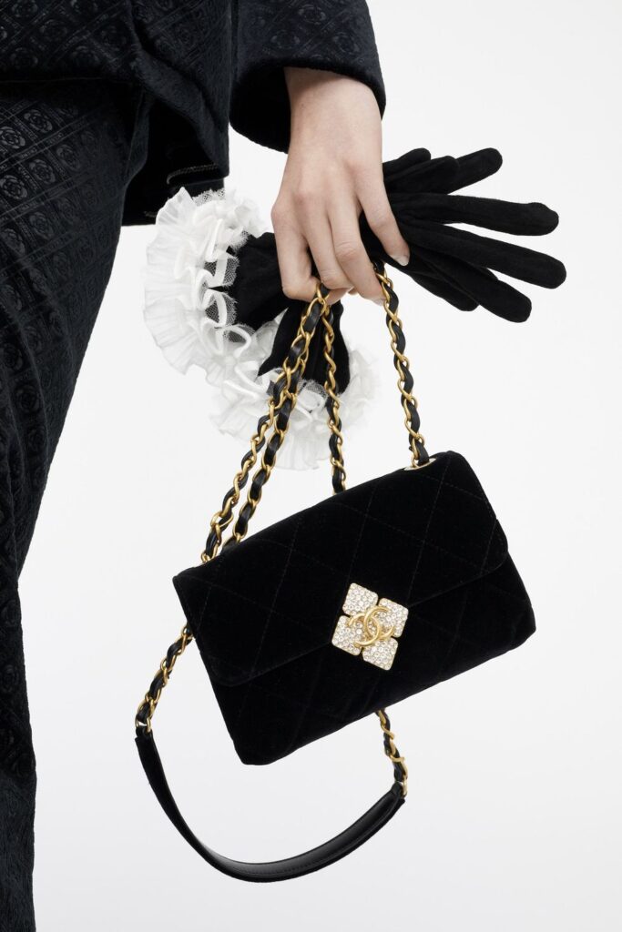 Chanel pune în scenă un basm: colecția Métiers d’Art 2021