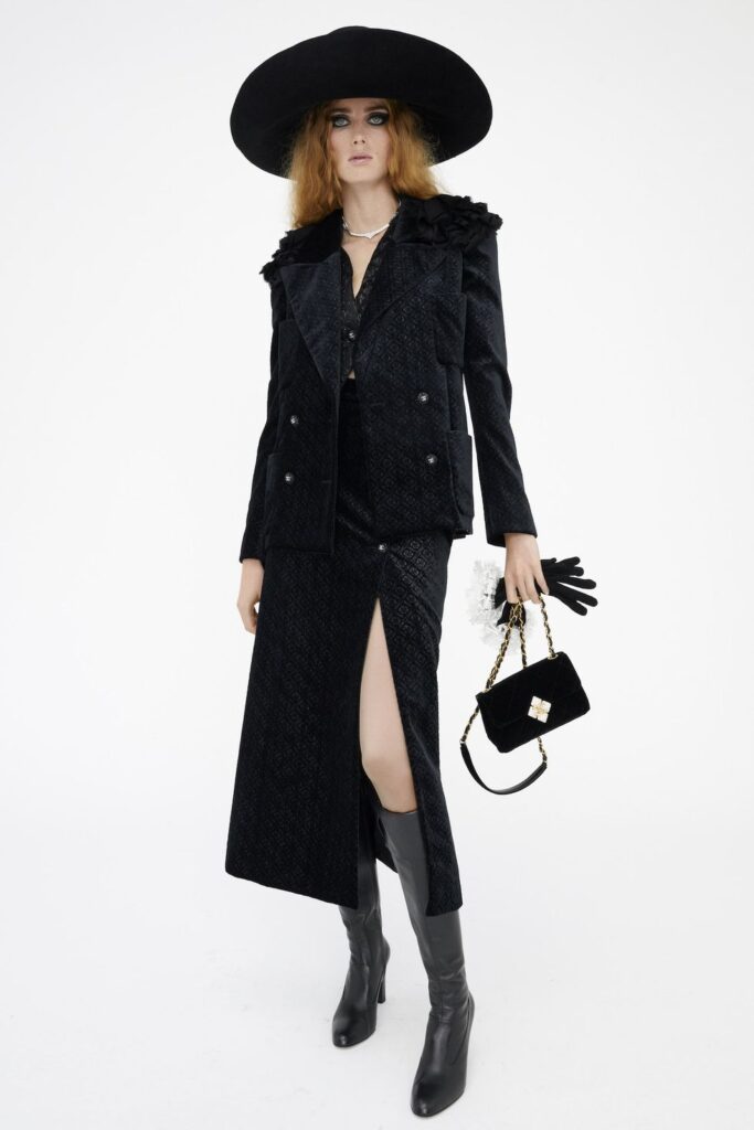 Chanel pune în scenă un basm: colecția Métiers d’Art 2021