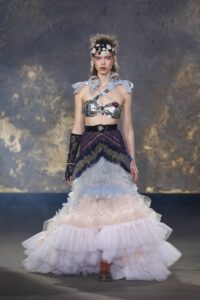 Armani Prive și Viktor & Rolf prezentări haute couture