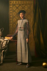 Schiaparelli, Christian Dior sau Iris van Herpen?