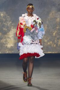 Armani Prive și Viktor & Rolf prezentări haute couture