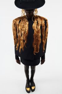 Schiaparelli, Christian Dior sau Iris van Herpen?