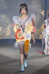 Armani Prive și Viktor & Rolf prezentări haute couture