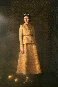 Schiaparelli, Christian Dior sau Iris van Herpen?