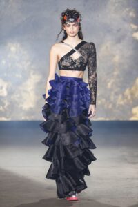 Armani Prive și Viktor & Rolf prezentări haute couture
