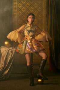 Schiaparelli, Christian Dior sau Iris van Herpen?