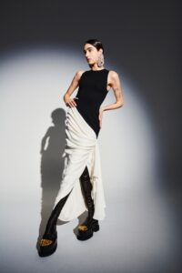 Schiaparelli, Christian Dior sau Iris van Herpen?