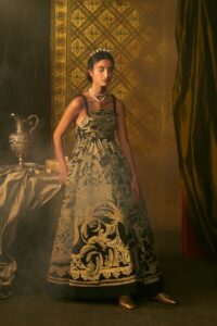 Schiaparelli, Christian Dior sau Iris van Herpen?