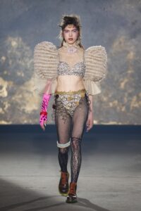 Armani Prive și Viktor & Rolf prezentări haute couture