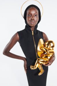 Schiaparelli, Christian Dior sau Iris van Herpen?