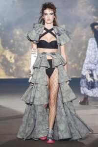 Armani Prive și Viktor & Rolf prezentări haute couture
