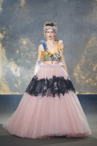 Armani Prive și Viktor & Rolf prezentări haute couture