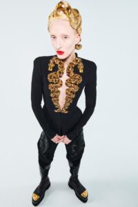 Schiaparelli, Christian Dior sau Iris van Herpen?