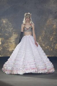 Armani Prive și Viktor & Rolf prezentări haute couture